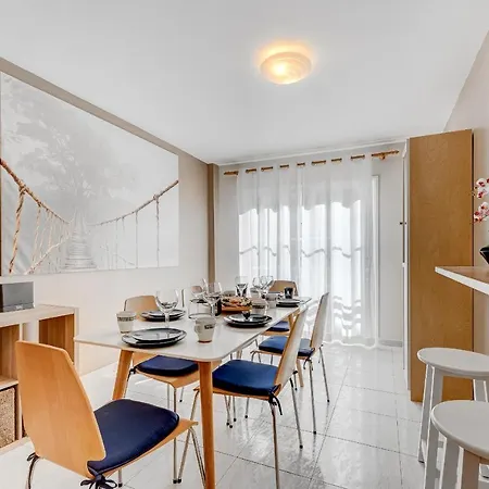 100m To A Spacious Apartm